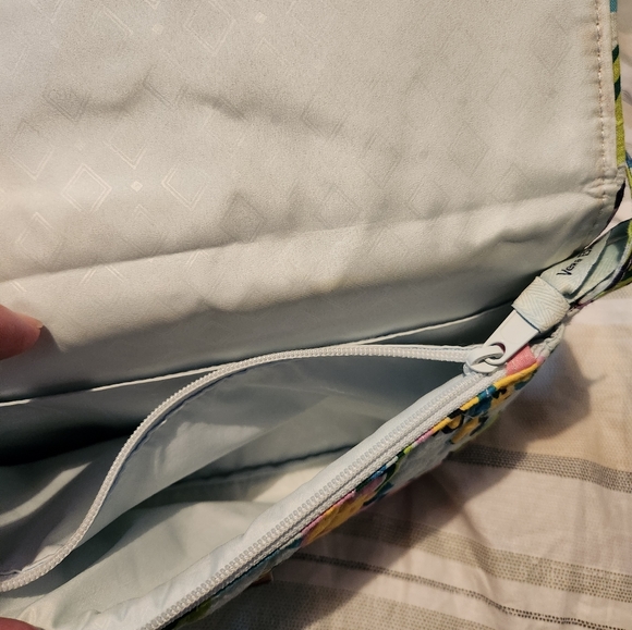 Vera Bradley - Picture 4 of 7